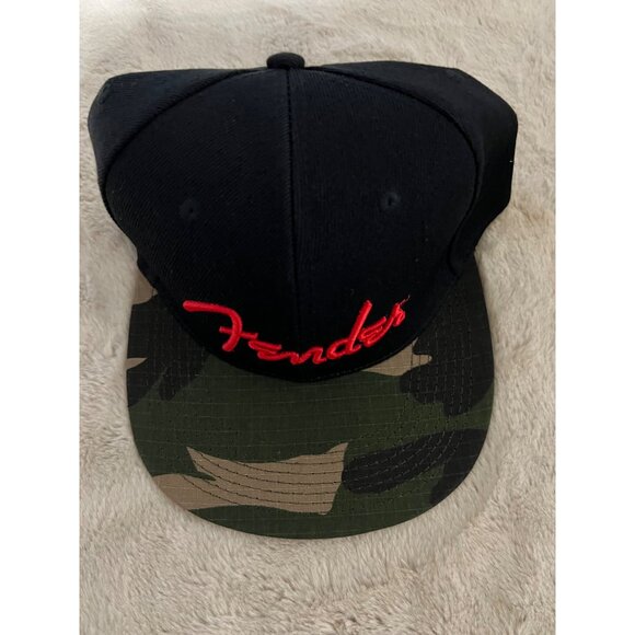 Fender Camo Flatbill Hat With Red Logo & Snapback Closure - Picture 1 of 9